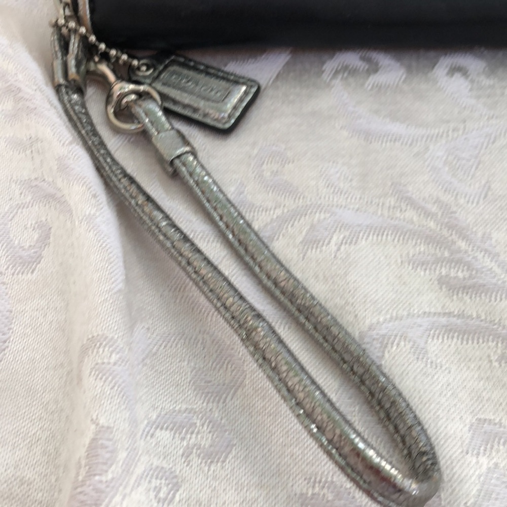 Coach Poppy Long Zip Around Wallet/clutch/Coach Tag Excellent Condition. - Picture 4 of 9